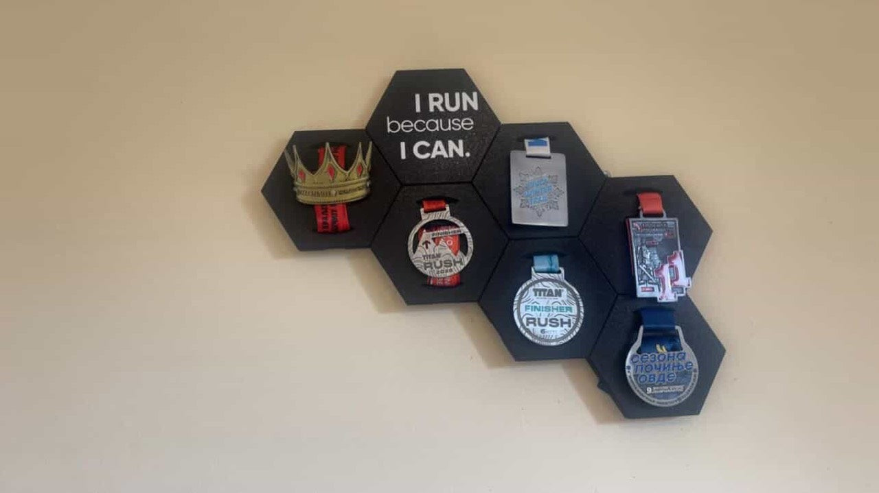 Pravi zid kupca Nemo Studio sa medaljama – primer 2
