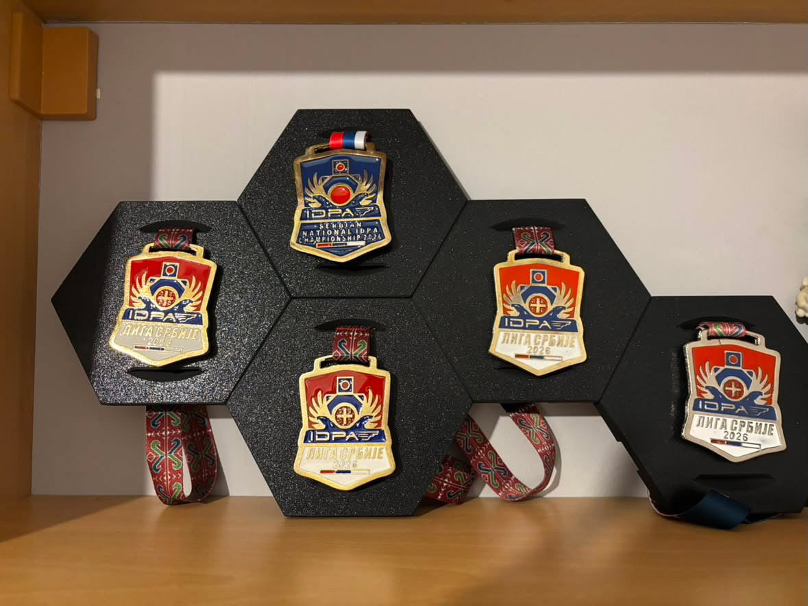 Pravi zid kupca Nemo Studio sa medaljama – primer 3