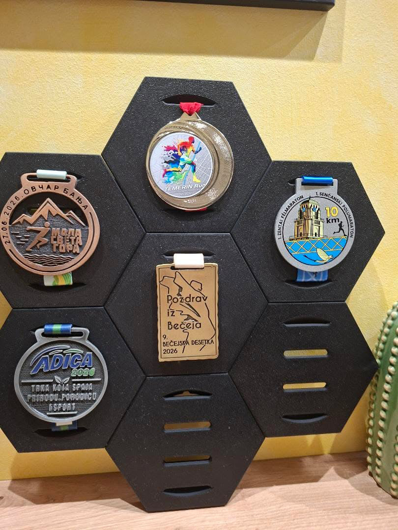 Pravi zid kupca Nemo Studio sa medaljama – primer 4